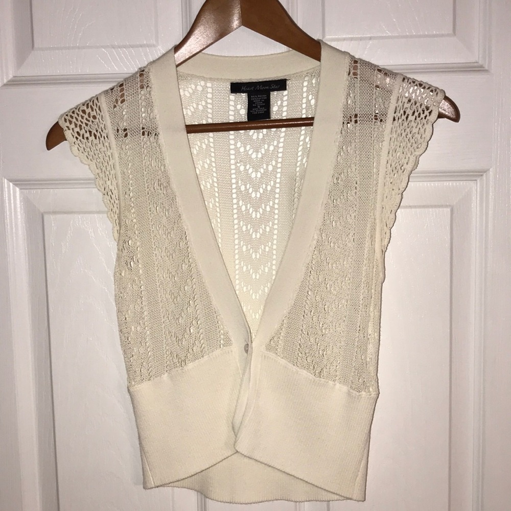 WOMEN’S SLEEVELESS LIGHT WEIGHT SWEATER TOP
